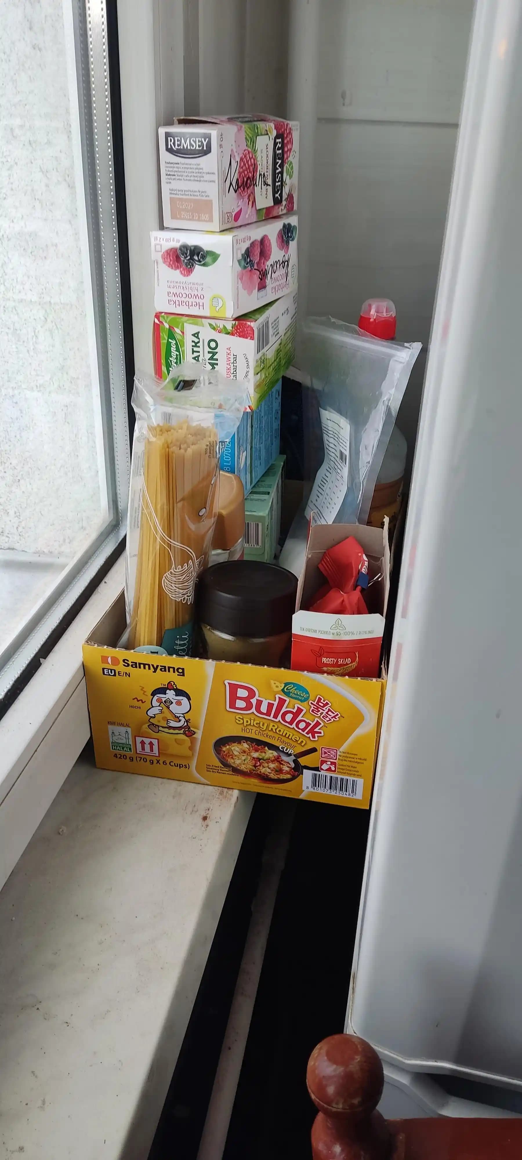 Boş Karton Kutularla Alan Optimizasyonu: Ekonomik ve Pratik Raf Genişletici Kullanımı