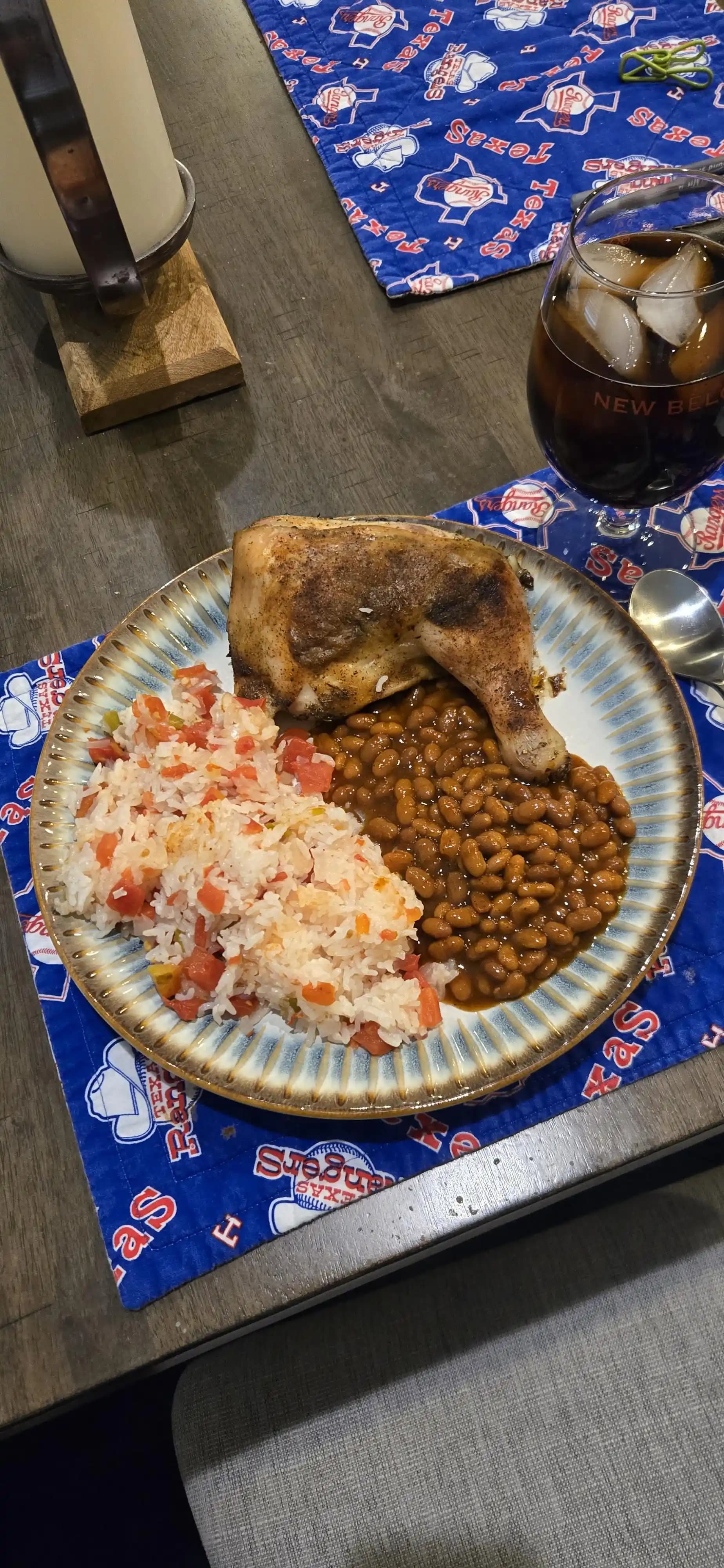 Dört Doların Altında Ekonomik Akşam Yemeği: Tavuk Butları ve Jasmine Pirinciyle Lezzetli Menü