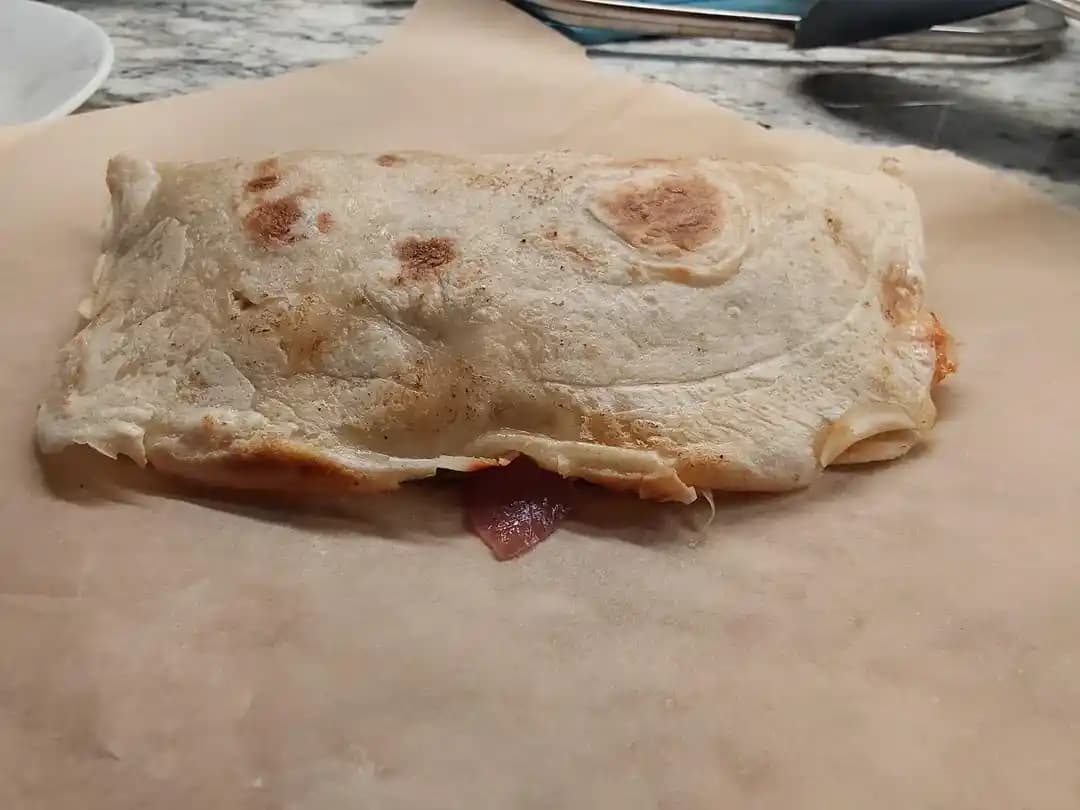 Ev Yapımı 1 Dolarlık Yumurta ve Peynirli Hot Pocket Tarifi ve Hazırlama Yöntemleri
