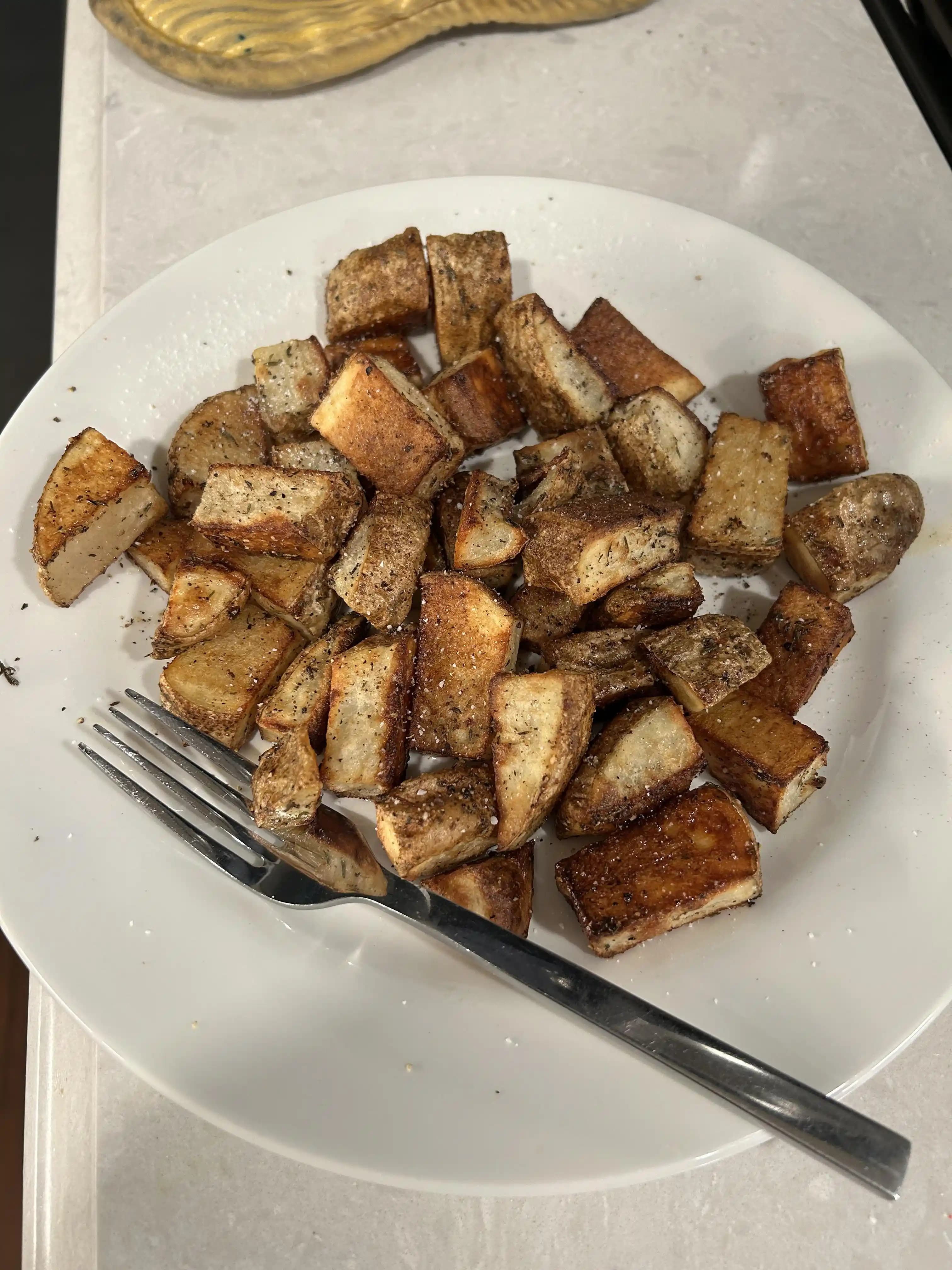 Fırında Küp Doğranmış Patates ve Konserve Sardalya ile Pratik ve Besleyici Öğün Hazırlama