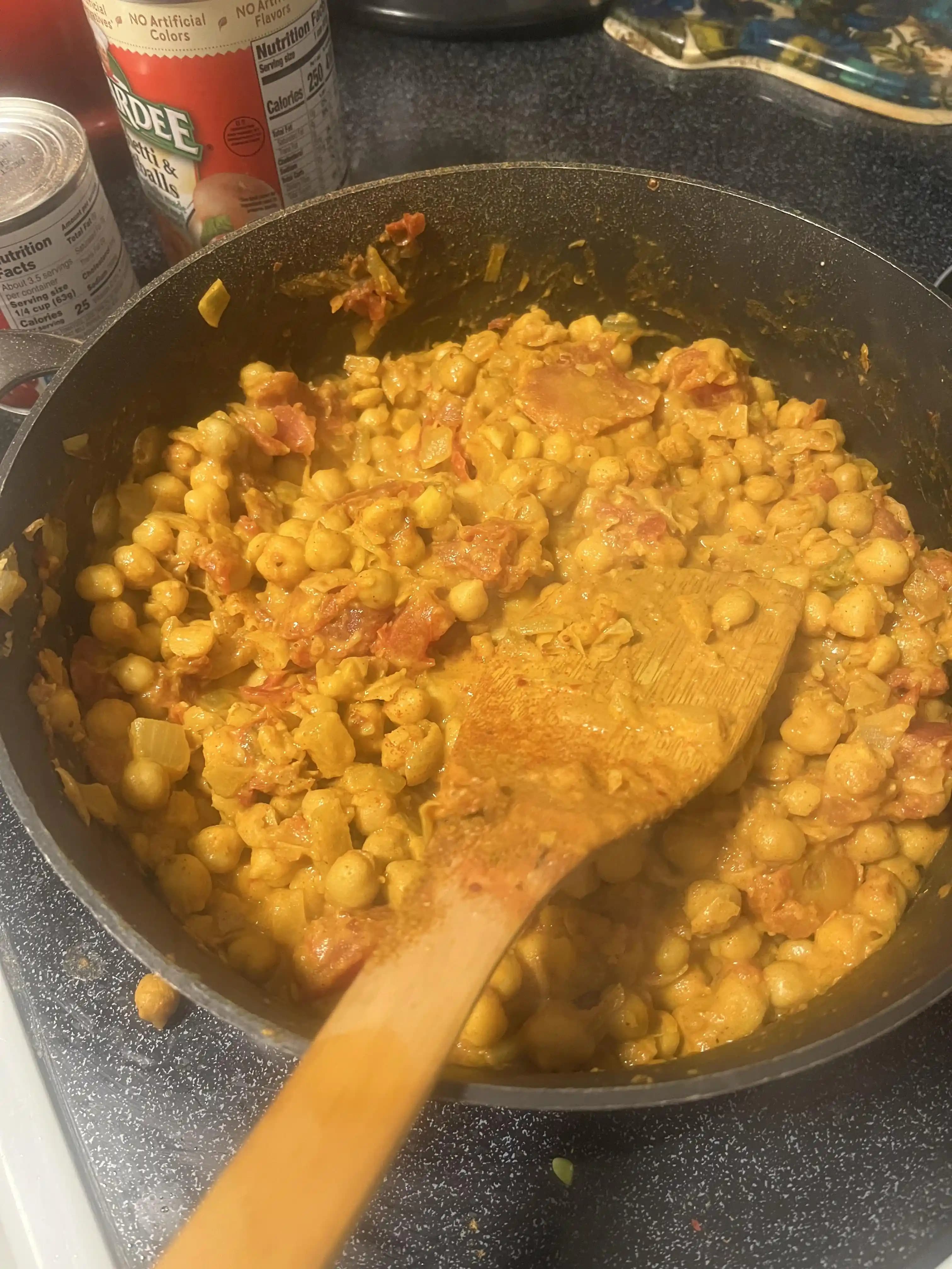 Nohutlu Köri Tarifi: Ekonomik, Besleyici ve Lezzetli Vejetaryen Yemek