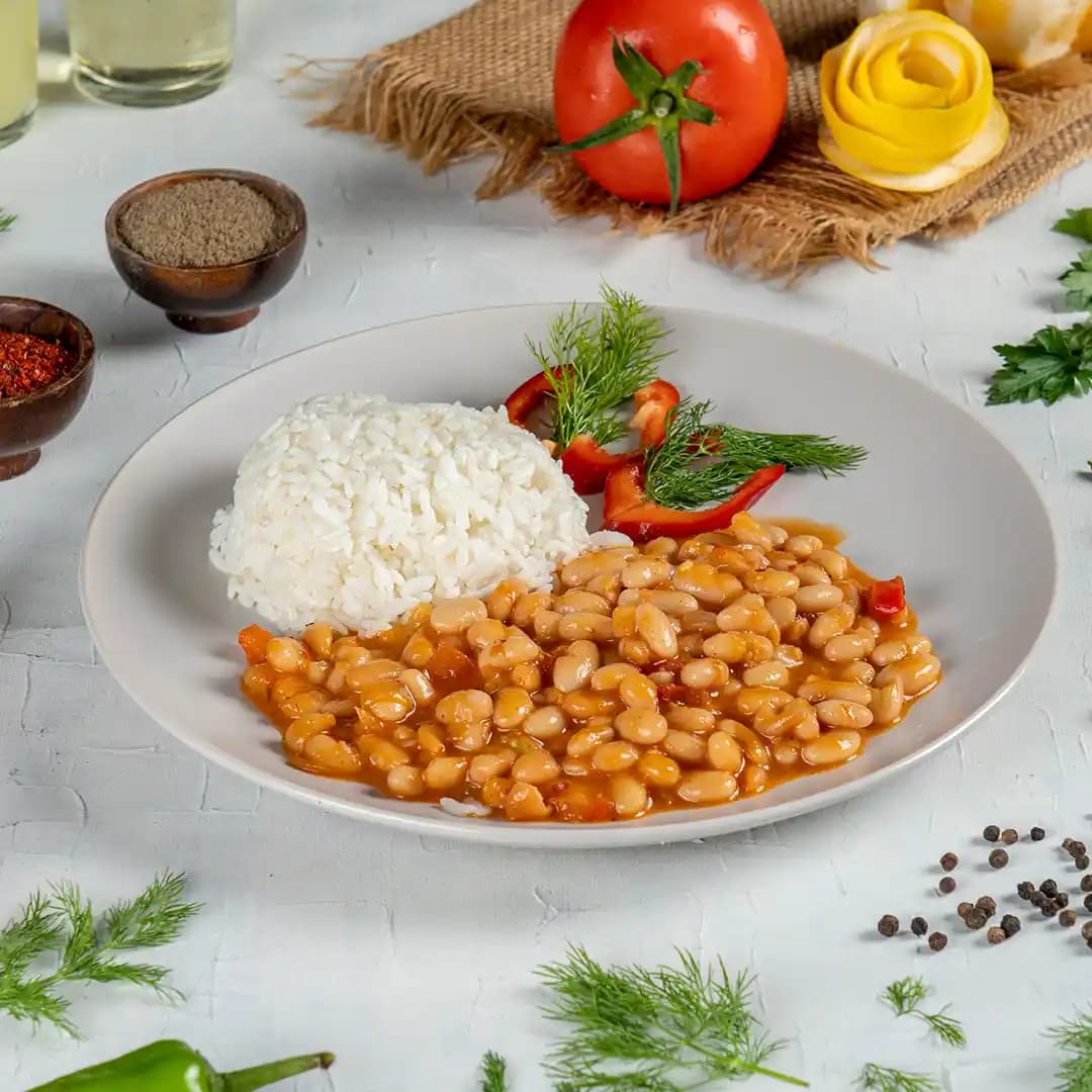 Pirinç ve Fasulye Ağırlıklı Yemekler: Kültürel Tarifler ve Besleyici Aile Seçenekleri