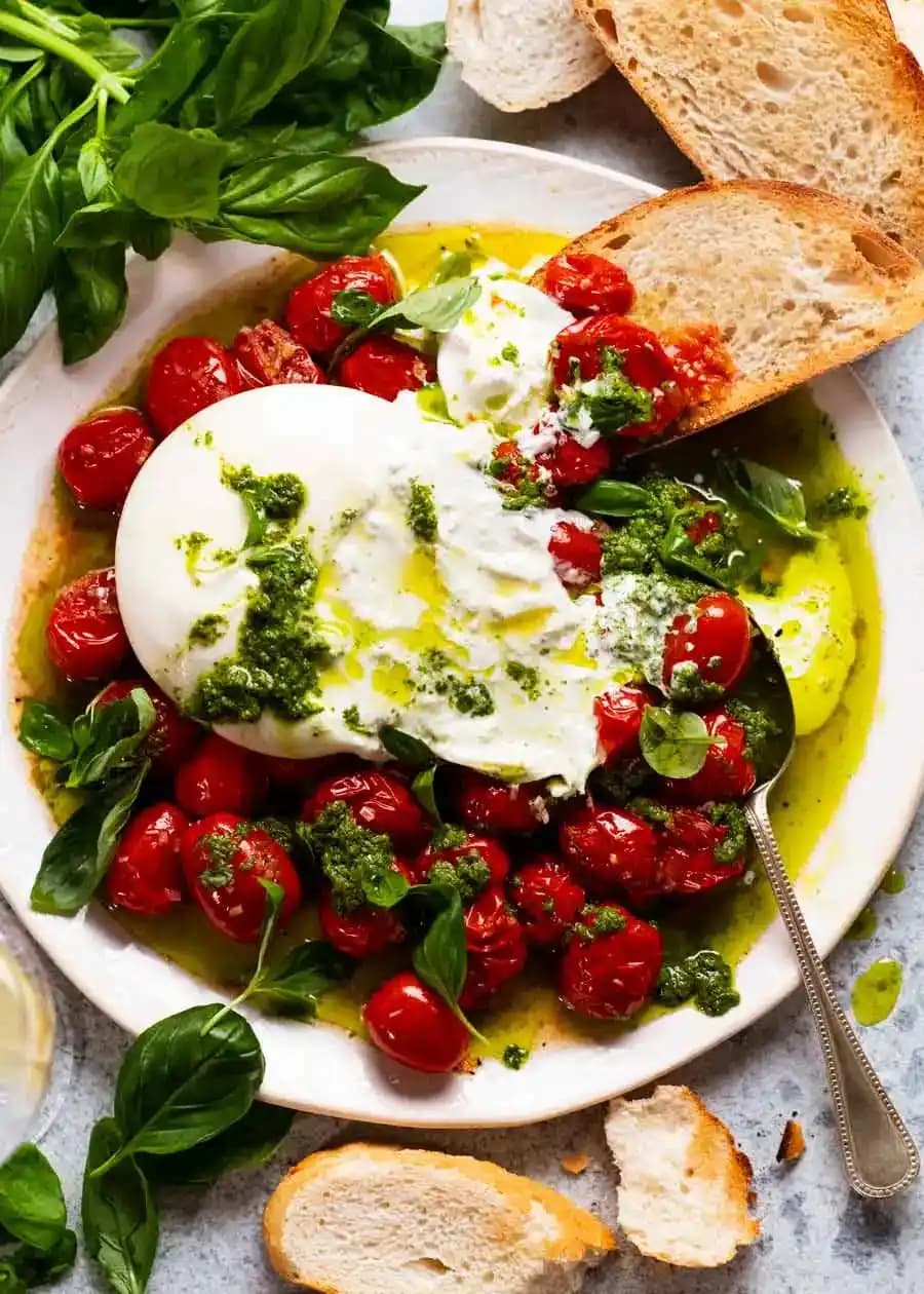 Burrata Nedir? İtalyan Kökenli Kremalı Peynir Hakkında Detaylı Bilgi ve Kullanım İpuçları