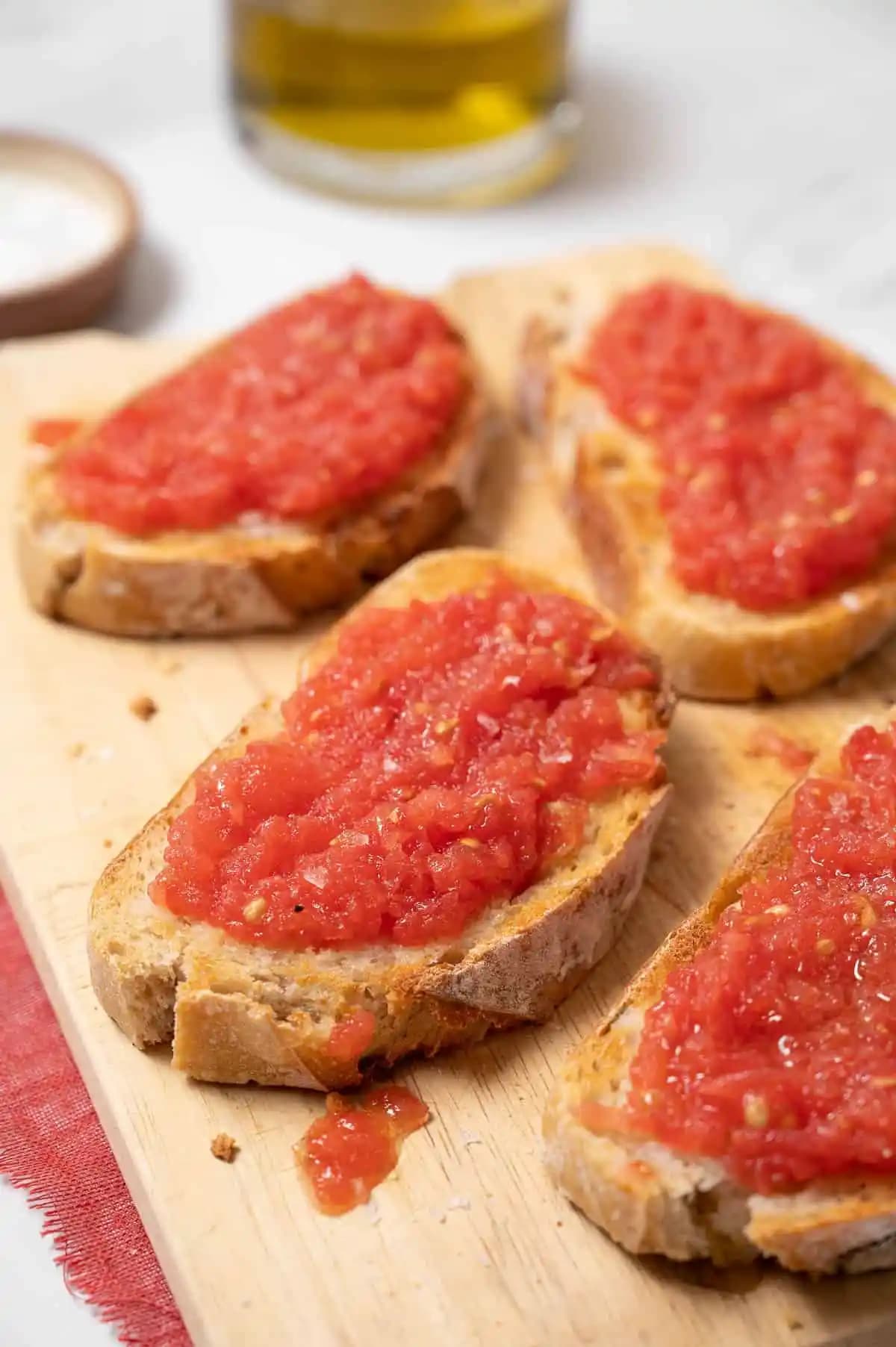 İspanyol Mutfağının Vazgeçilmez Lezzeti Pan con Tomate Hakkında Detaylı Bilgi ve Tarifler