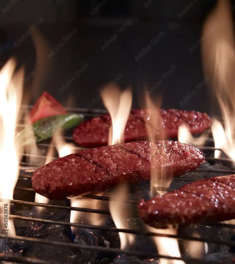 İzgaralı Sucuk: Türk Mutfağında Lezzet ve Geleneksel Pişirme Yöntemleri