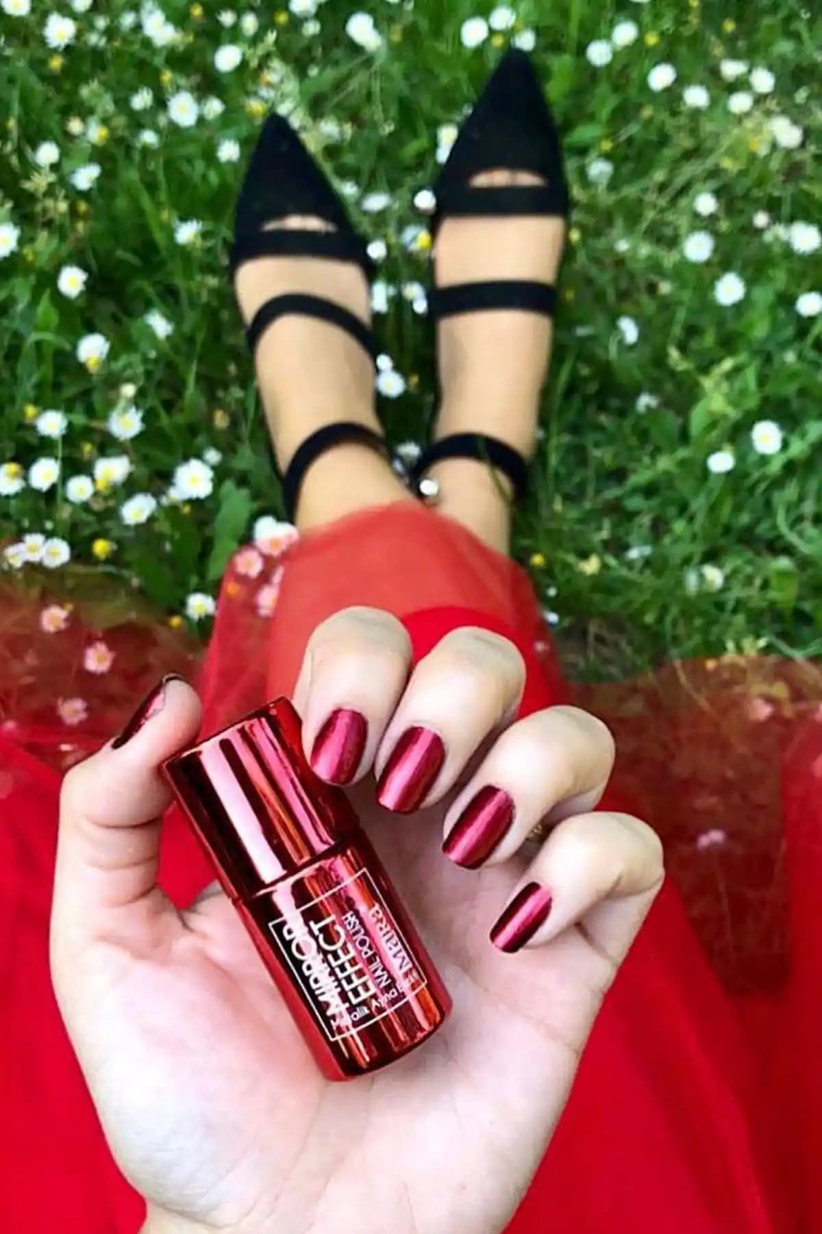 Kırmızı Oje Seçimi ve Bakımı: Güzellik Rutininizde Şıklık ve Güç Yaratın