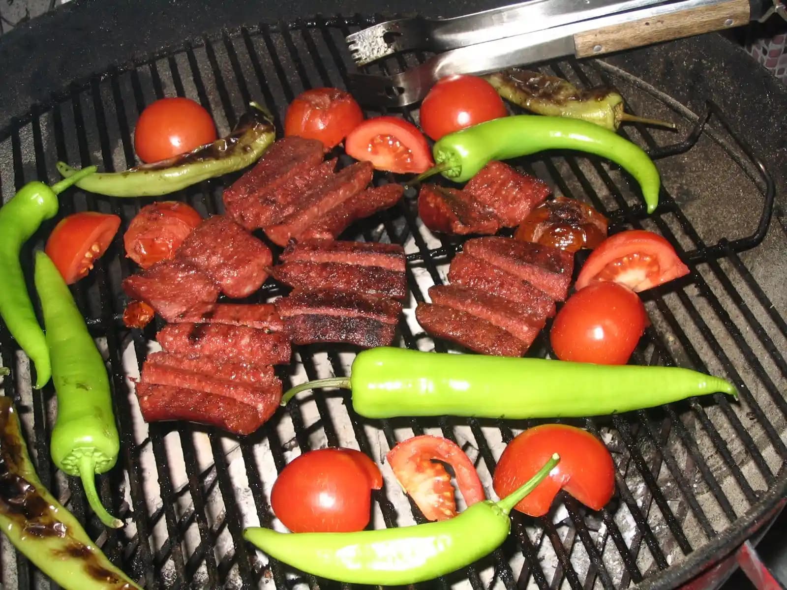 Mangal Sucuk Nedir ve En İyi Pişirme Teknikleriyle Lezzetini Artırma Yöntemleri