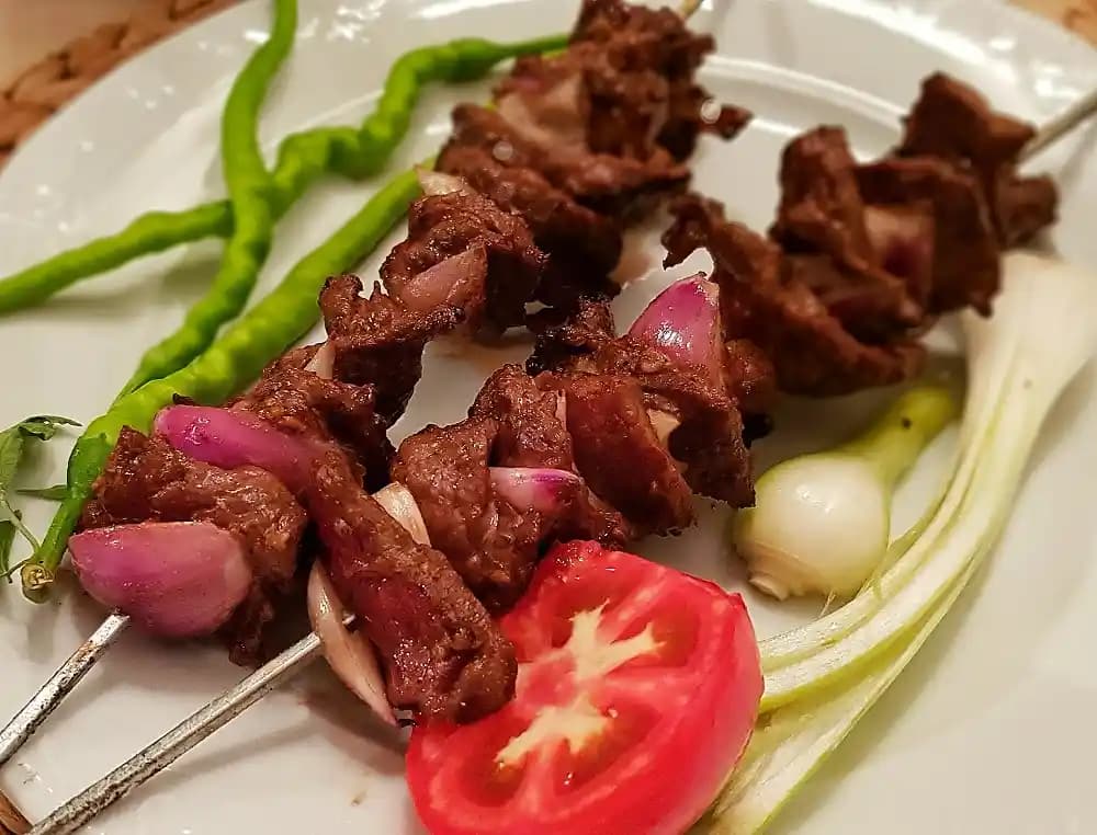 Marketlerde En Lezzetli ve Kaliteli Şaşlık Etleri Nasıl Seçilir ve Pişirilir