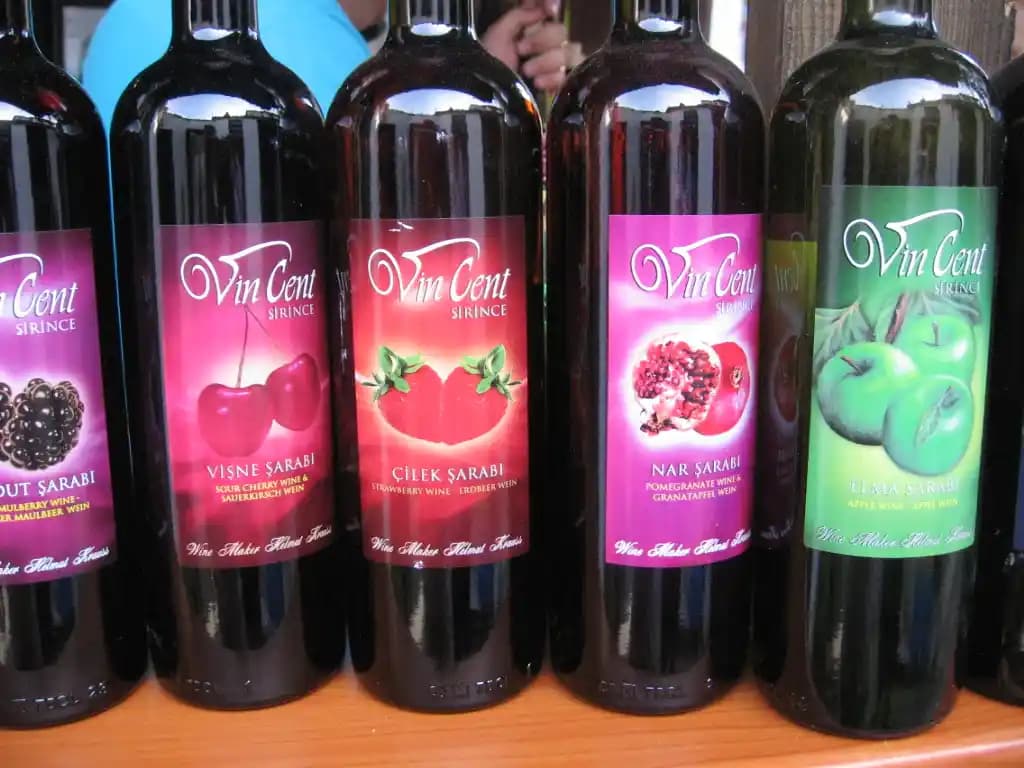 Meyveli Şarap Çeşitleri ve Özellikleri: Tatlı ve Aromatik Bir İçki Dünyası