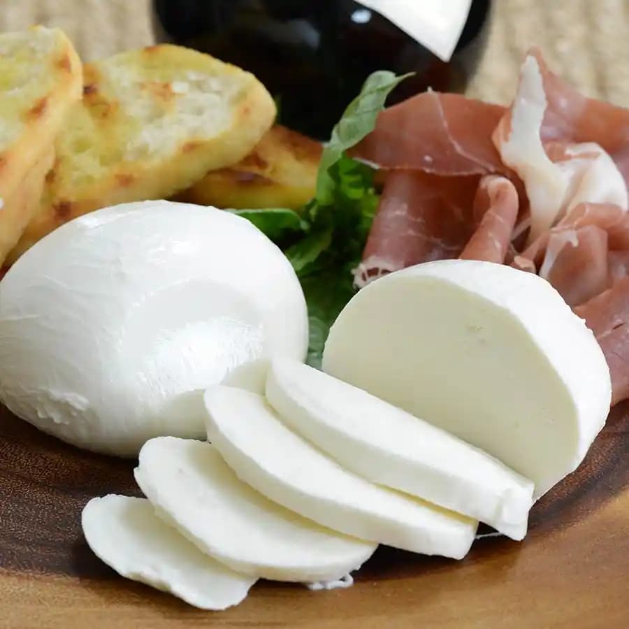 Mozzarella Peynirinin Çeşitleri, Kullanım Alanları ve Market Seçim İpuçları