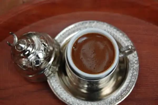 Okkalı Kahve: Güçlü Aroması ve Yoğun Tatlarıyla Kahve Tutkunlarının Tercihi