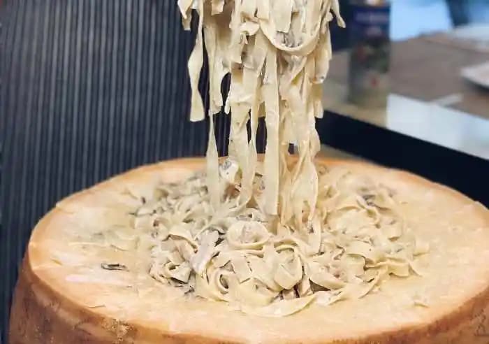 Parmesan Tekerinin Özellikleri ve Mutfakta Kullanım İpuçları