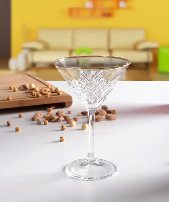 Paşabahçe Martini Bardağı: Zarafet ve Fonksiyonellik Sunan Şık Sunum Malzemeleri