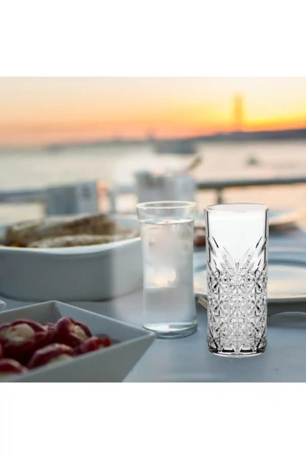 Paşabahçe Rakı Bardağı: Estetik ve Fonksiyonellik ile Sofralarınıza Zarafet Katın