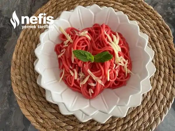 Pembe Makarna Tarifleri ve Renkli Sunum İpuçları ile Mutfakta Yaratıcılığı Artırın