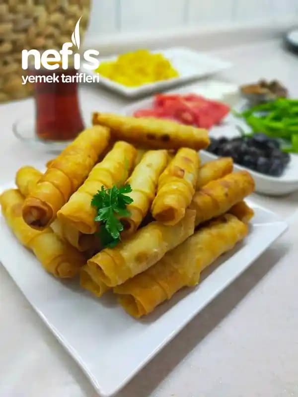 Peynirli Kalem Börek Tarifi: Kolay ve Lezzetli Türk Mutfağı Atıştırmalığı