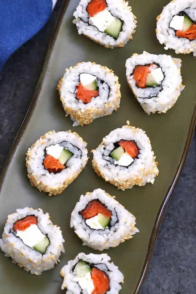 Philadelphia Roll Nedir? Kökeni, İçeriği ve Hazırlama İpuçlarıyla Modern Suşi Deneyimi