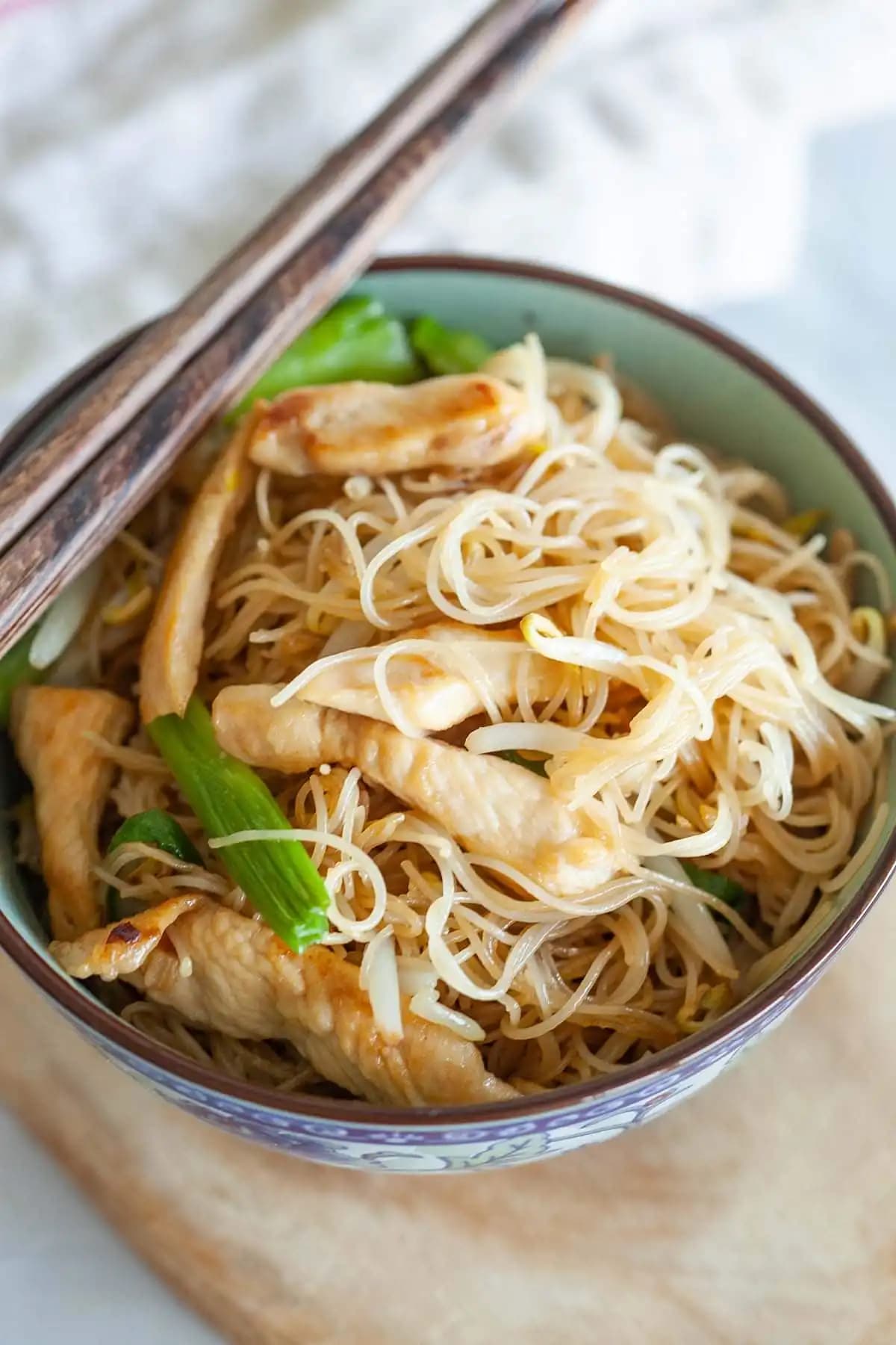 Pirinç Noodle Nedir ve Sağlıklı Pratik Tariflerle Mutfaklarınıza Yenilik Katın