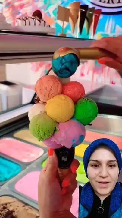 Rengarenk Dondurma: Görsel ve Lezzetli Tatlıların Günümüzdeki Popülerliği ve Çeşitleri