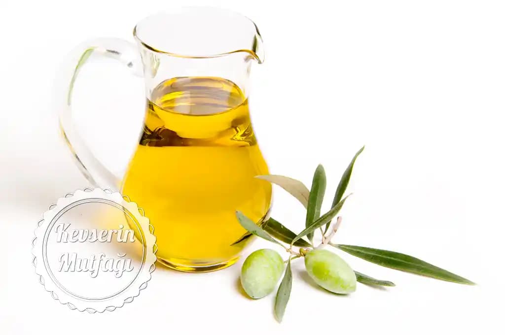 Sıvı Yağ Nedir? Sağlıklı Seçimler İçin Bilmeniz Gerekenler ve Doğru Kullanım İpuçları