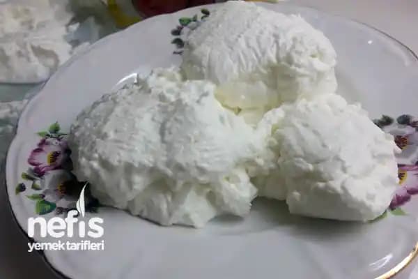 Süzme Yoğurt Nedir, Nasıl Yapılır ve Sağlığa Faydaları Nelerdir