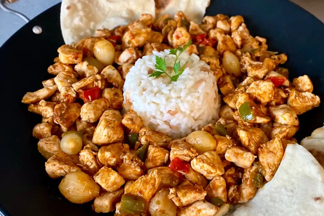 Tavuk Kavurma Tarifi: Sağlıklı ve Pratik Lezzetli Bir Yemek Seçeneği