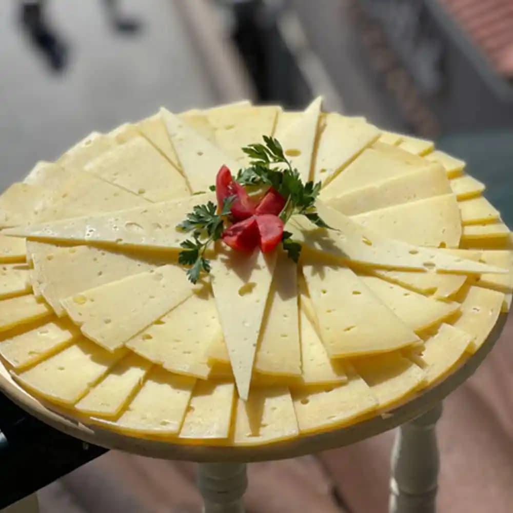 Trakya Eski Kaşar Peyniri: Geleneksel Üretim ve Zengin Aromasıyla Tanınan Peynir