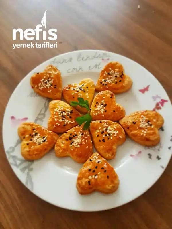 Tuzlu Bisküvi Nedir, Tarihçesi ve Sağlıklı Seçenekleriyle Atıştırmalık Rehberi