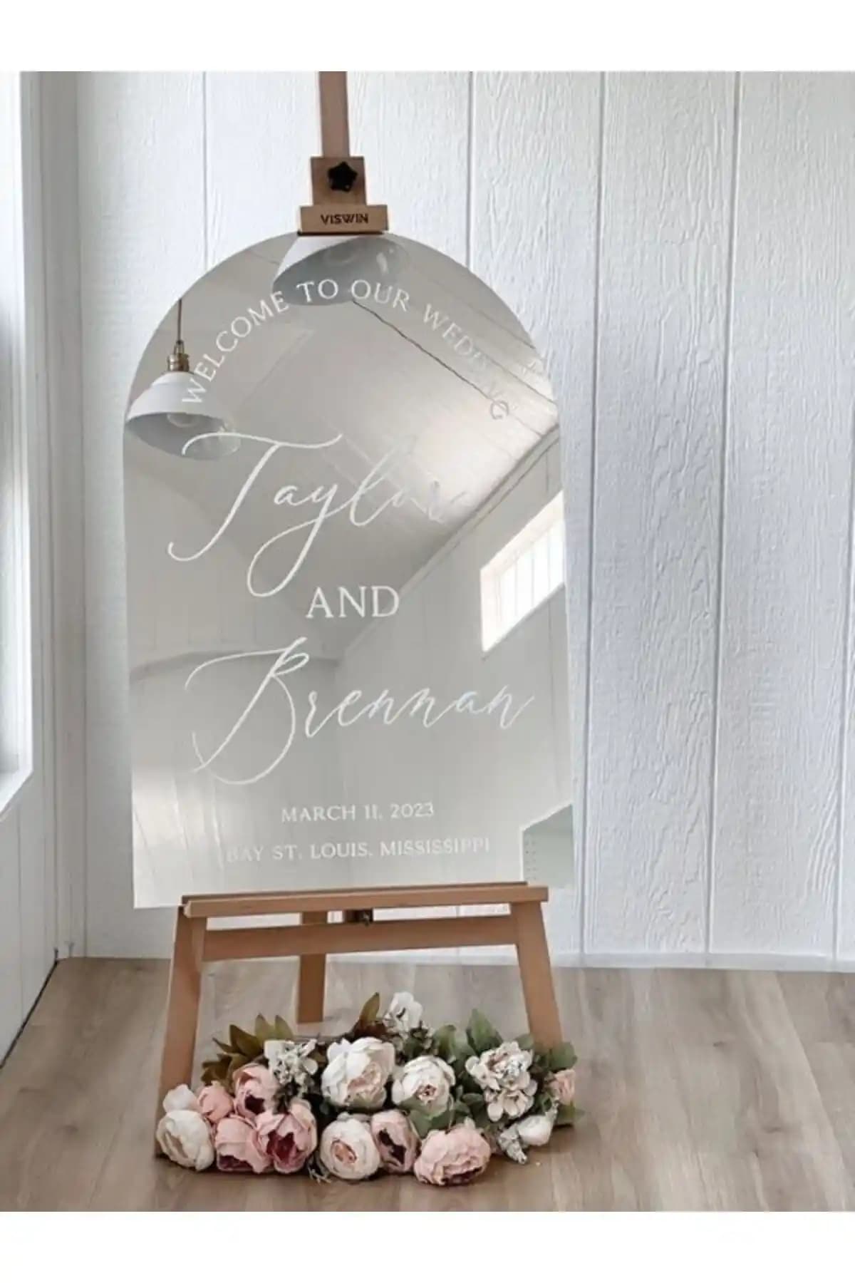 Yalova Design Gümüş Pleksi Aynalı Düğün ve Nişan Karşılama Panosu 80x50 cm Şık Tasarım