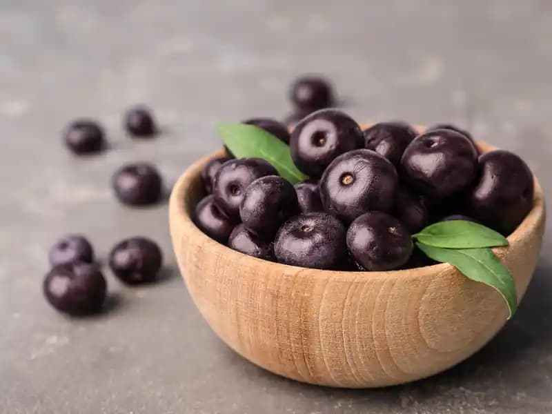 Açai Meyvesi: Süpermarketlerde Bulunan Ürünler ve Evde Sağlıklı Kullanım Yöntemleri