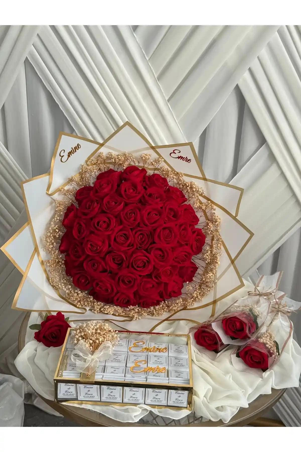 EYB Lina Organizasyon Tarafından Tasarlanan Nişan Hediye Kutusu: Kadife Güller Çikolata