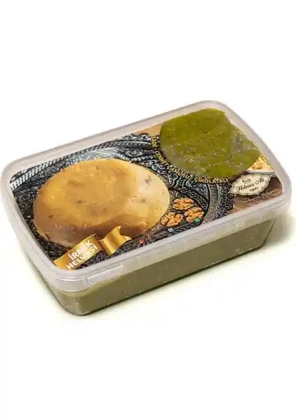 Helvacı Ali Cennet Çamuru ile Sade İrmik Helvası Karşılaştırması: İçerik ve Kıvam Analizi