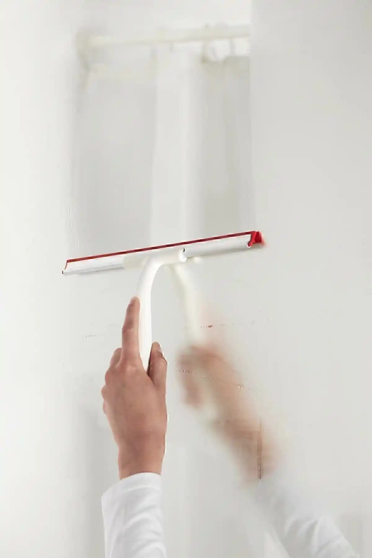 IKEA Lillnaggen Silecek Çek Çek: Cam ve duş yüzeylerinde güvenli, pratik temizleme aracı