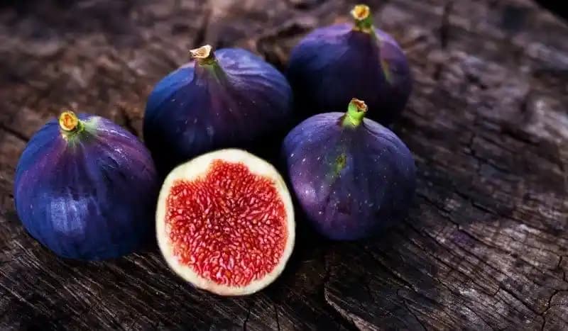 Mor Meyvelerin Sağlık Faydaları ve Marketlerde Kullanımı Üzerine Kapsamlı İnceleme