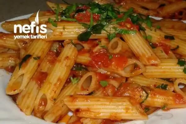 Sağlıklı Makarna Sosu Hazırlama: Temel Unsurlar ve Beslenme İpuçları