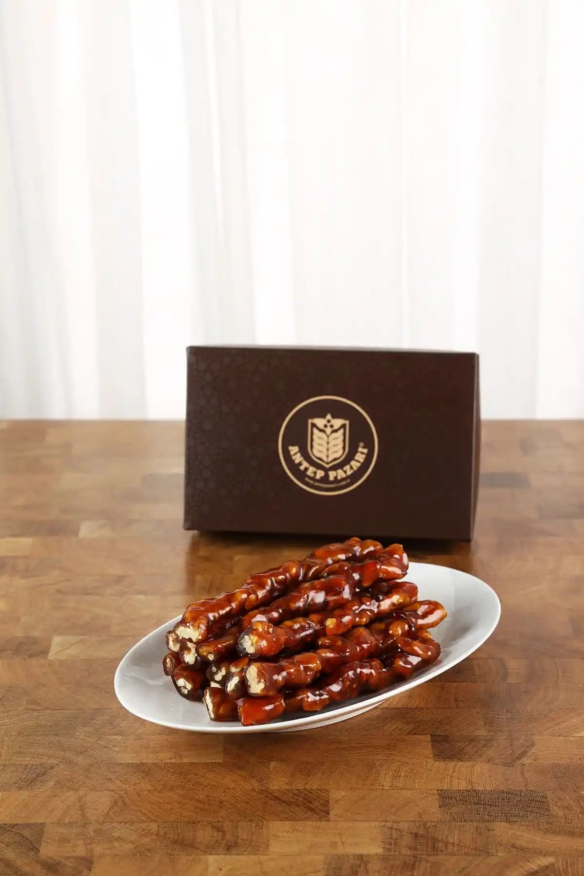 Antep Pazarı Cevizli Sucuk: Doğal ve Lezzetli Geleneksel Türk Atıştırmalığı