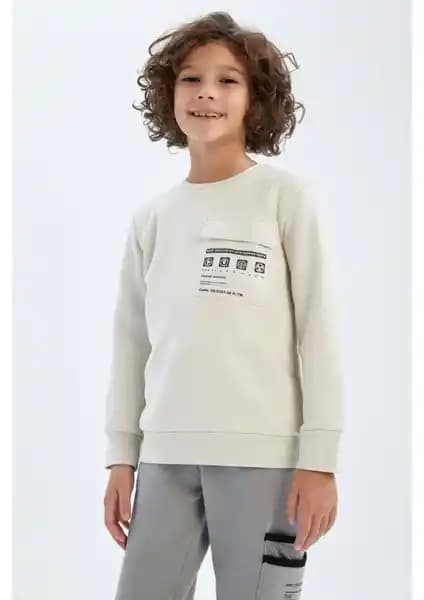 DeFacto Erkek Çocuk Sweatshirt Modelleri X9715A622AU ve C0083A823CW Karşılaştırması