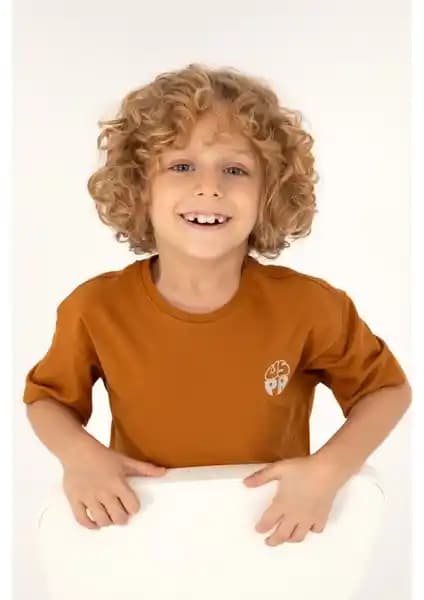 U.S. Polo Assn. Erkek Çocuk Coconut Comfort ve Kırmızı Oversize Bisiklet Yaka Tişört Karşılaştırması