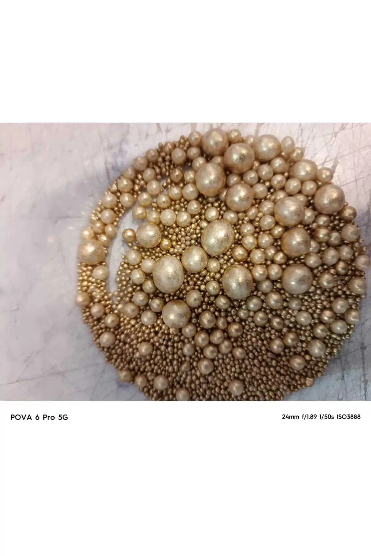 Altın Festival Boncuk Şeker: Pasta ve Kutlamalar İçin Zarif Yenilebilir Süsleme Seçeneği