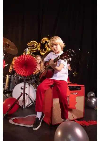 DeFacto Erkek Çocuk Kırmızı Gabardin Pantolon: Şık ve Rahat Günlük Kullanım İçin