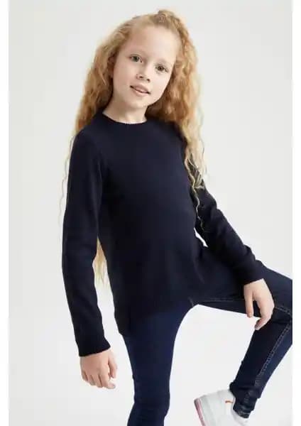 DeFacto Kız Çocuk Bisiklet Yaka Ekstra Yüksek Kazak: Şıklık ve Konforun Buluşması