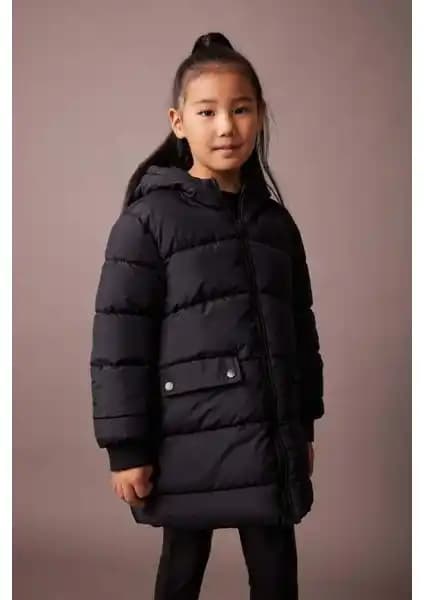 DeFacto Kız Çocuk Su Geçirmez Kapüşonlu Şişme Montu Güvenli ve Şık Kış Giyim Seçeneği