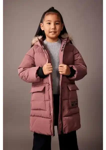 DeFacto Kız Çocuk Su İtici Kürklü Kapüşonlu Uzun Kabanı Şık ve Fonksiyonel Kış Giyim Seçeneği