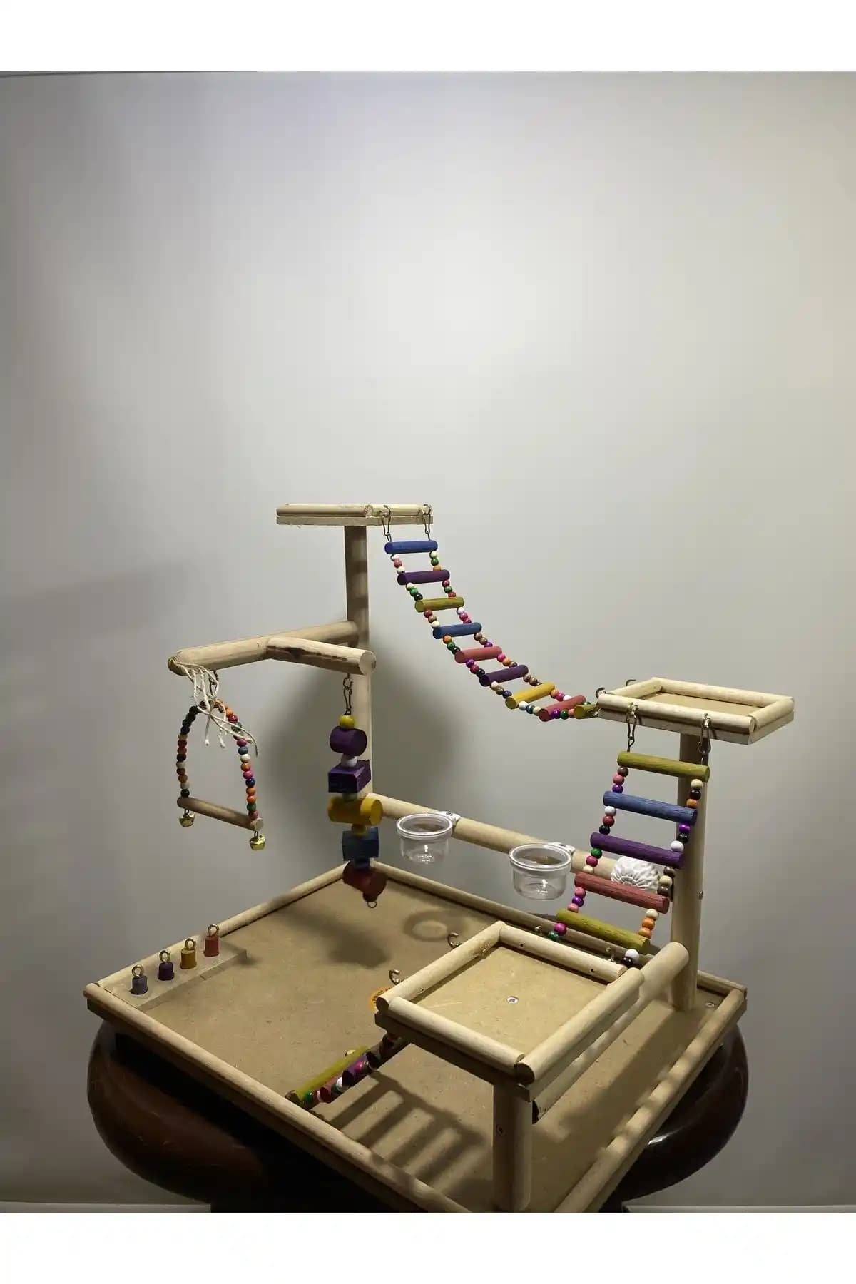 Doğal ve Dayanıklı Kuş Oyun Parkı No:15 - Kuşlar İçin Güvenli Eğlence Alanı