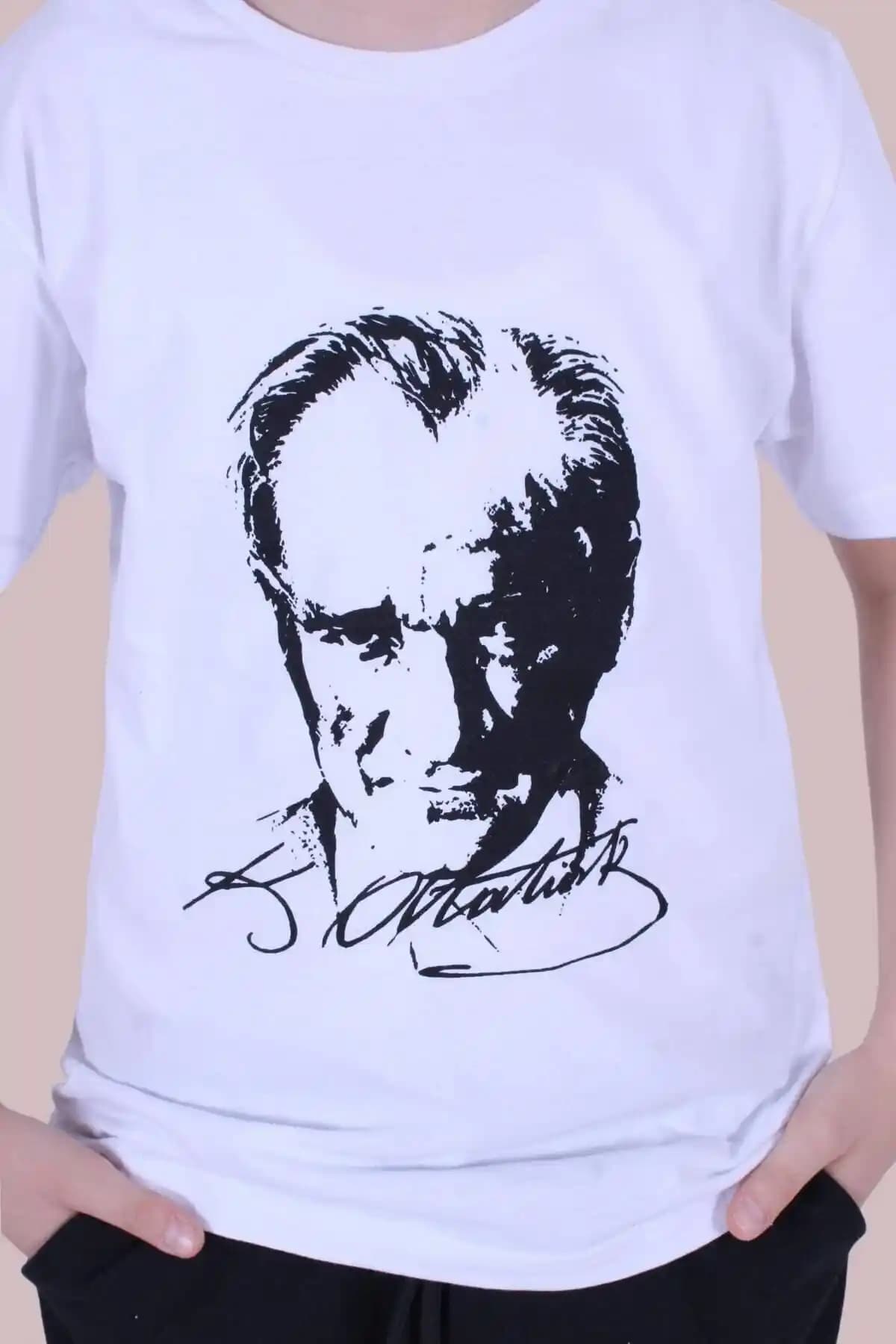 Genel Markalar İmzalı Atatürk Baskılı Unisex T-shirt: Şıklık ve Konforun Buluşma Noktası