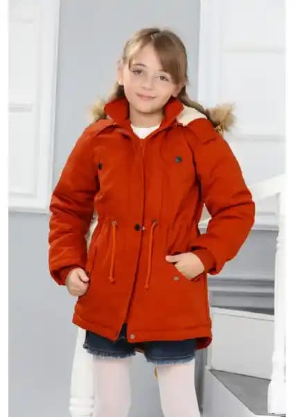 Kız Çocuk Montları Karşılaştırması: Asortix ve Lela Modellerinin Özellikleri ve Farklılıkları