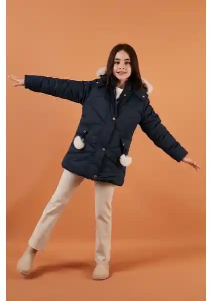 Kız Çocukları İçin Sıcak ve Şık Peluş Astarlı Kapüşonlu Şişme Mont Ürün Tanıtımı