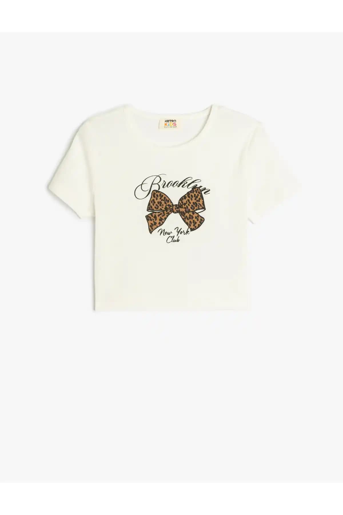 Koton Crop Tişörtü Modern Tasarım ve Rahatlık Sunan Kadın Giyim Parçası