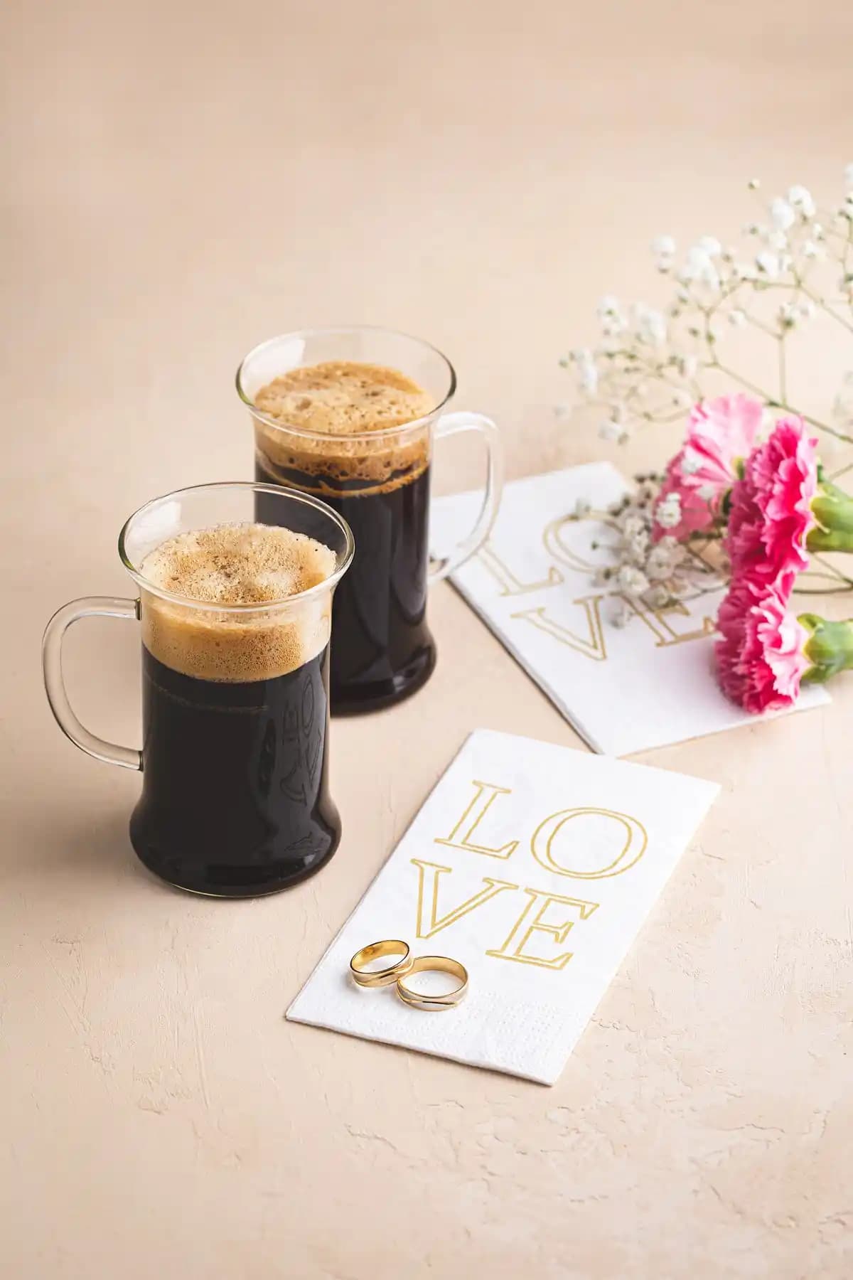 NapkinStore Love Mottolu Peçete 24'lü Paket Şık ve Dayanıklı Tasarımıyla Günlük ve Özel Kullanım İçin