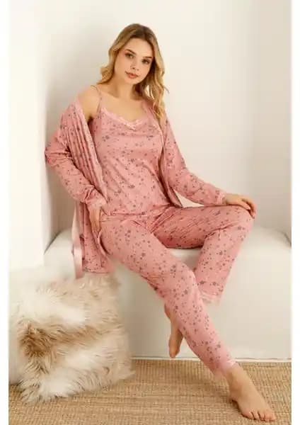 Nisanca Sabahlıklı Dantel Detaylı Pegasus Kadın Pijama Takımı: Rahatlık ve Şıklığın Birleşimi